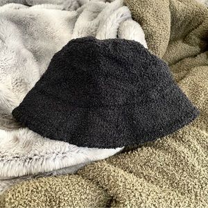 Forever 21 Black Teddy Fuzzy Soft Sherpa Bucket Hat
